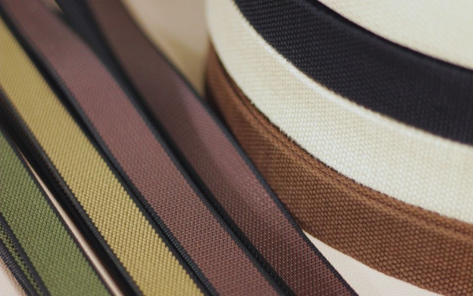Reatas y cintas en diferentes colores de Luce Herrajes